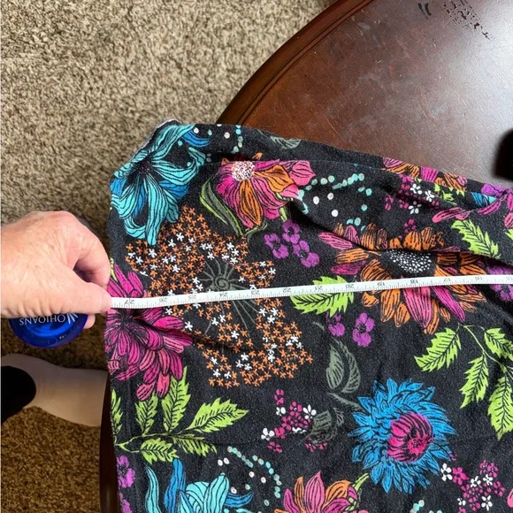 Westbound Black Floral Short Sleeve Top - Picture 6 of 6